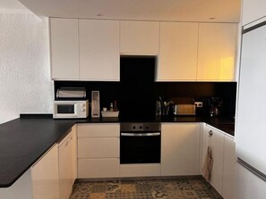 Fridge, microwave, oven, dishwasher - Apartment with direct access to the beach Av 39 (Rosas / Roses)