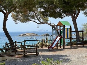 Children’s area - Apartment with direct access to the beach Av 39 (Rosas / Roses)