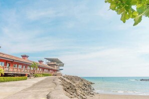 Beach nearby, sun-loungers, beach towels - Secluded Garden Paradise Condo @Los Sueños (Playa Herradura)