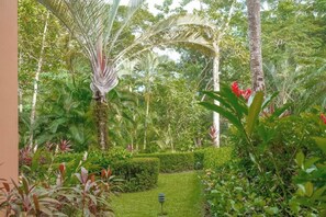 Property grounds - Secluded Garden Paradise Condo @Los Sueños (Playa Herradura)