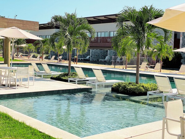 Basic Apartment | Pool