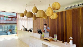 Basic Apartment | Lobby