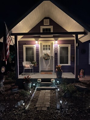 Exterior - The Eggplant Cottage - Walking distance to downtown historic Jonesborough!! (Jonesborough)