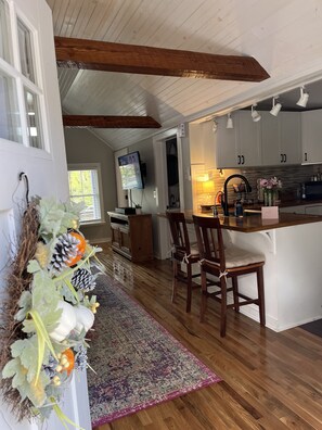 Private kitchen - The Eggplant Cottage - Walking distance to downtown historic Jonesborough!! (Jonesborough)