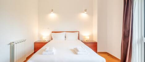 2 soverom, strykejern/-brett, internettilgang og sengetøy