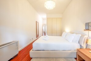 2 bedrooms, iron/ironing board, internet, bed sheets