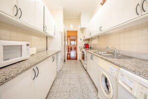 Fridge, microwave, oven, coffee/tea maker