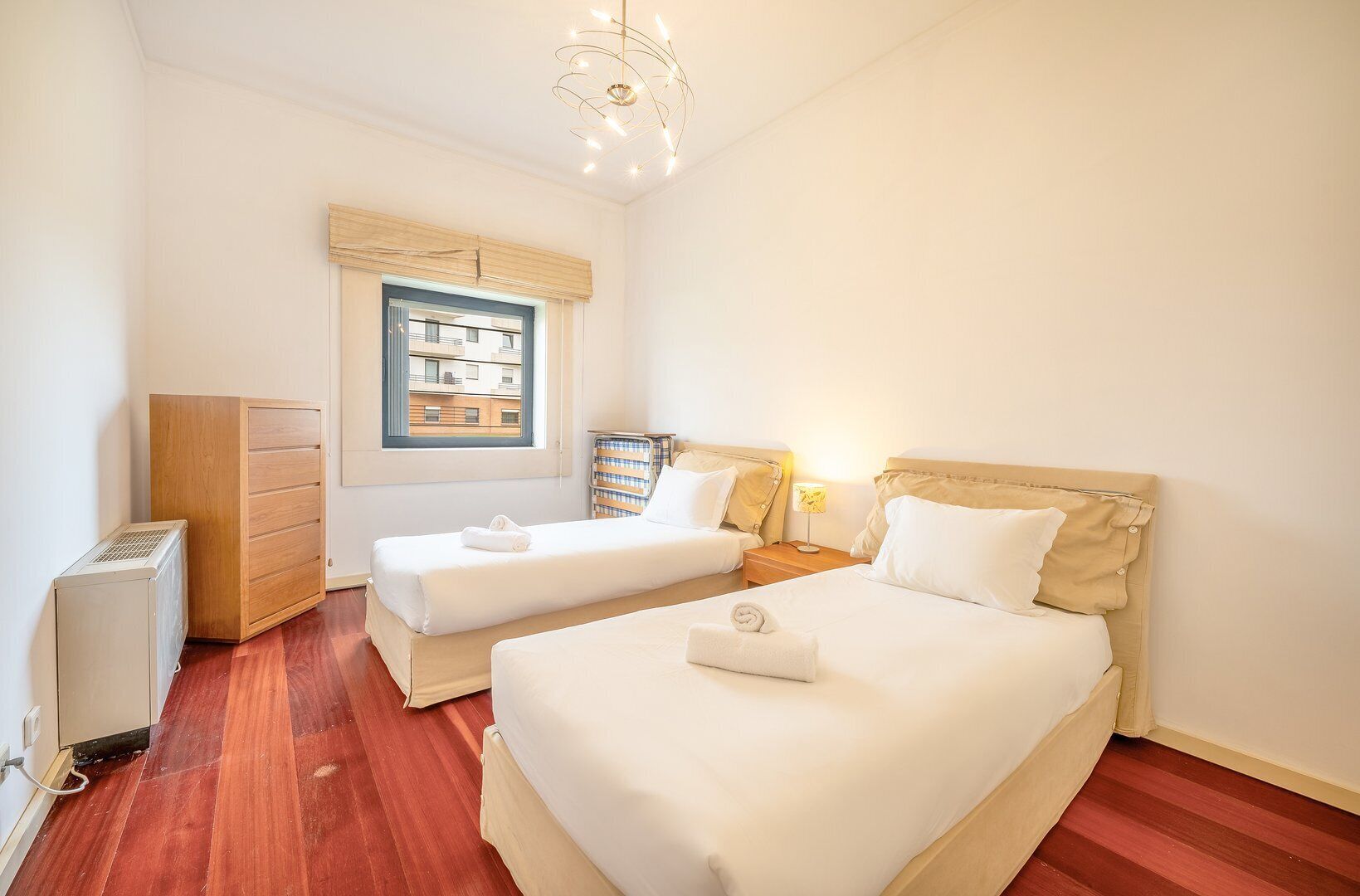 2 bedrooms, iron/ironing board, internet, bed sheets