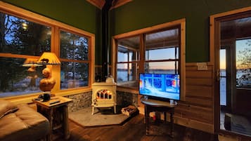 Een smart-tv en een open haard