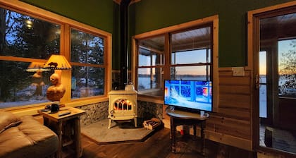 Beautiful Lake House With Outdoor Firepit and Great Fishing!