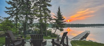 Beautiful Lake House With Outdoor Firepit and Great Fishing!
