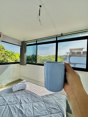 2 bedrooms, desk, soundproofing, free WiFi