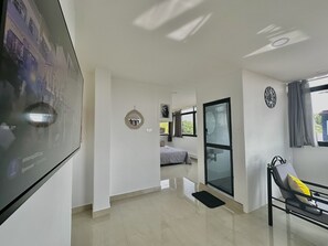 2 bedrooms, desk, soundproofing, free WiFi