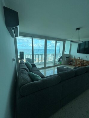 Smart TV - 1 Bedroom Condo on Condado Beach SanJuan PR 

 (San Juan)