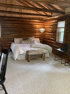 1 bedroom, bed sheets - Amazing Log Cabin Nestled in 1000s of Acres of Beautiful Forest (Lake)