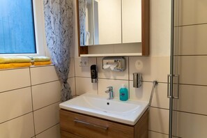 Shower, towels