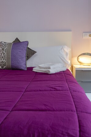2 chambres, fer et planche à repasser, Wi-Fi gratuit, draps fournis