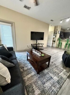 TV - Spacious Midtown 2B/2B near the Best Attactions (Orlando)