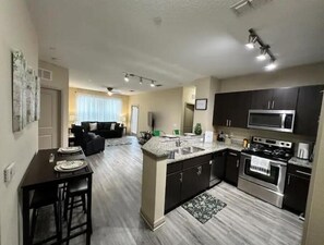 Private kitchen - Spacious Midtown 2B/2B near the Best Attactions (Orlando)