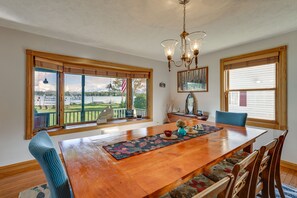 Dining - Hess Lake Retreat (Grant)