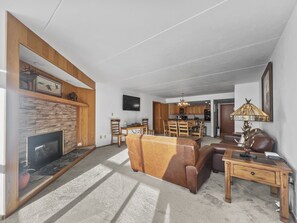 Smart TV, fireplace - Ski in/ Ski Out Condo, Perfect Location, Family Friendly, Great View (Copper Mountain)
