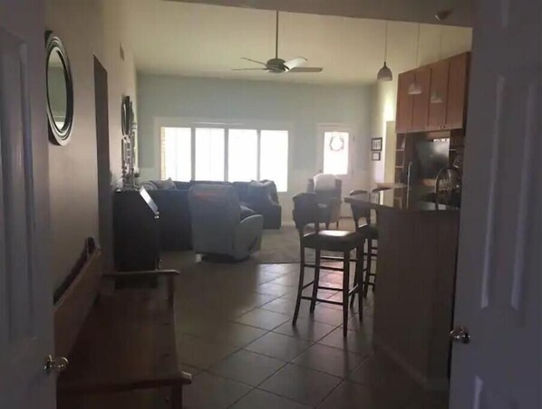Interior - Quiet, Clean Home In South Phoenix/Ahwatukee (Phoenix)