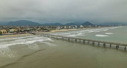 Apto em Mongaguá Prédio frente mar