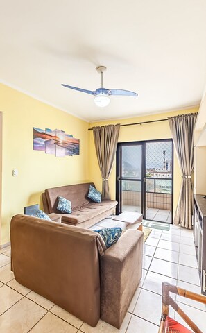 Apartamento | Área de estar | TV