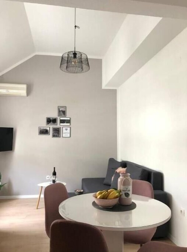 Interior - WHEN IN MOSTAR, DO IT WITH US ! (Mostar)