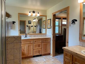 Bubbelbadkar, hårtork, handdukar och tvål