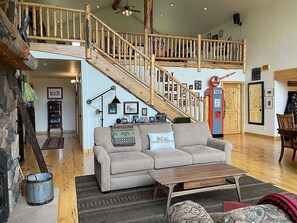 Interior - Splendid and Comfortable Retreat in Meadows Valley. Views of Brundage Mountain. (New Meadows)