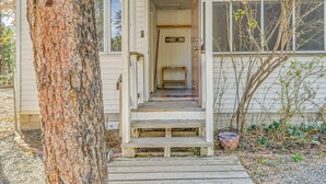 A wooden front porch leading to a door with a 'WELCOME' sign. - Ruidoso Retreat w/ Grill ~ 3 Mi to Grindstone Lake (Ruidoso)