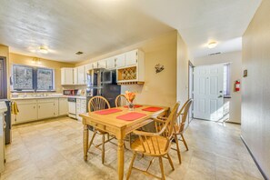 Dining - Ruidoso Retreat w/ Grill ~ 3 Mi to Grindstone Lake (Ruidoso)