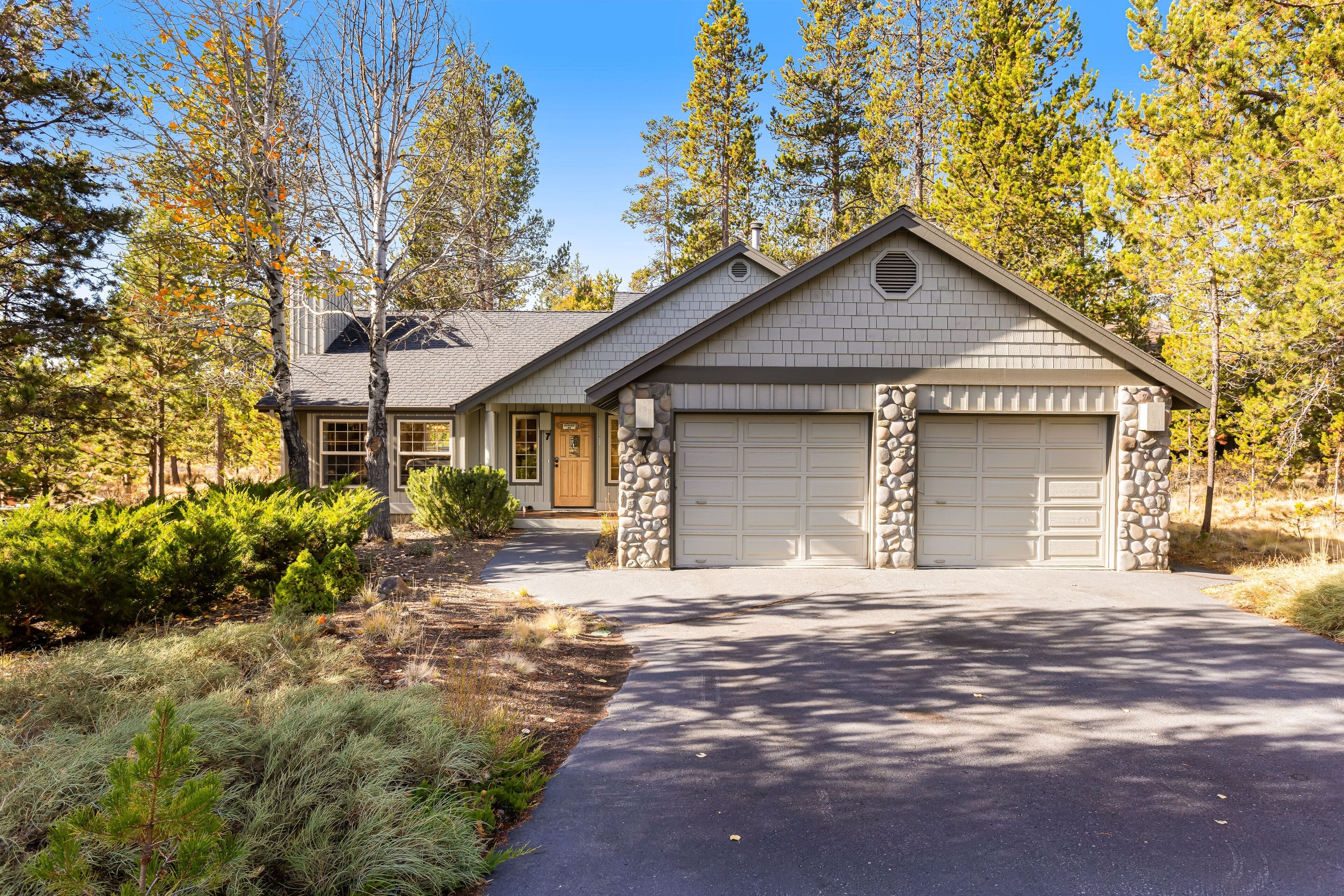 Homey forested retreat with hot tub, fireplace, bluetooth, cable, AC, & W/D