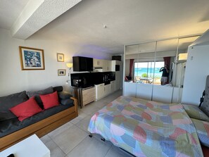 Strykejern/-brett, internettilgang og sengetøy