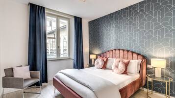 Luxury Apartment | 2 bedrooms, iron/ironing board, free WiFi