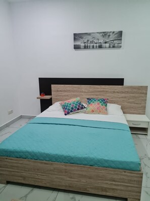 3 quartos, ferros/tábuas de passar roupa, Wi-Fi, roupa de cama