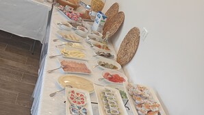 A buffet table with various food items and utensils. - Beit Alshabaan Inn (Wadi Musa)