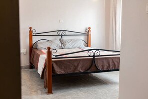 3 chambres, fer et planche à repasser, Wi-Fi, draps fournis