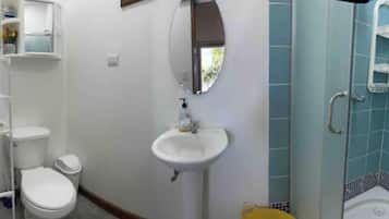 毛巾、肥皂、卫生纸