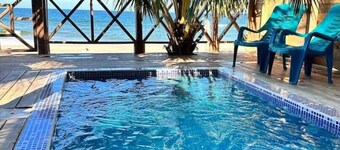 Cabaña + Piscina Para Parejas Frente a la Playa