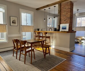 Dining - Urban Getaway in the West End -- Historic charm, modern comfort
(Portland)