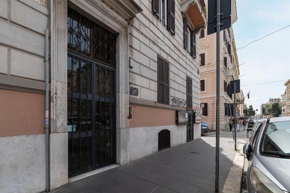 Exterior - BB Castropretorio (Rome)