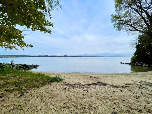 Beach nearby - Charming cabin with lake access and kayaks! Close to TC! (Rapid City)