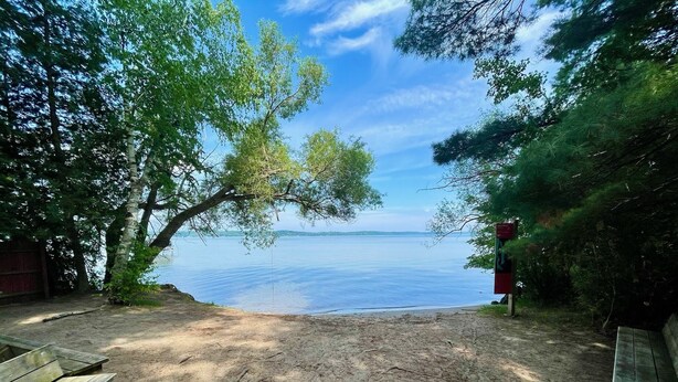 Beach - Minutes to Torch Lake | Arcades | AC | Fenced Yard (Rapid City)