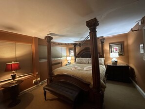Luxury Double Room, 1 King Bed, Courtyard View