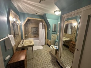 Habitación ejecutiva doble, 1 cama de matrimonio grande, no fumadores | Baño | Ducha y cabezal de ducha con hidromasaje