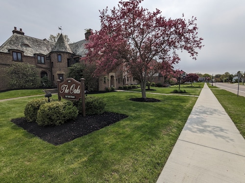 The Oaks B&B Hotel and Spiritual Center