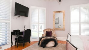 1 slaapkamer, een bureau, wifi, beddengoed