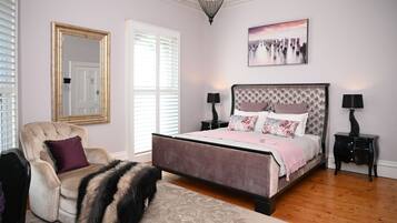 1 slaapkamer, een bureau, wifi, beddengoed